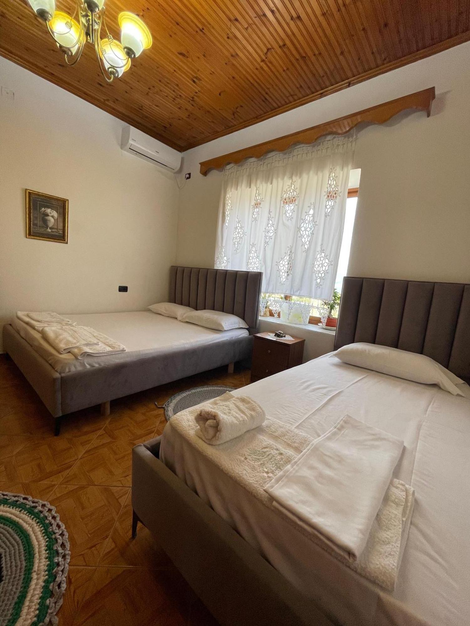 Guest House Lengo Gjirokastër Exteriör bild