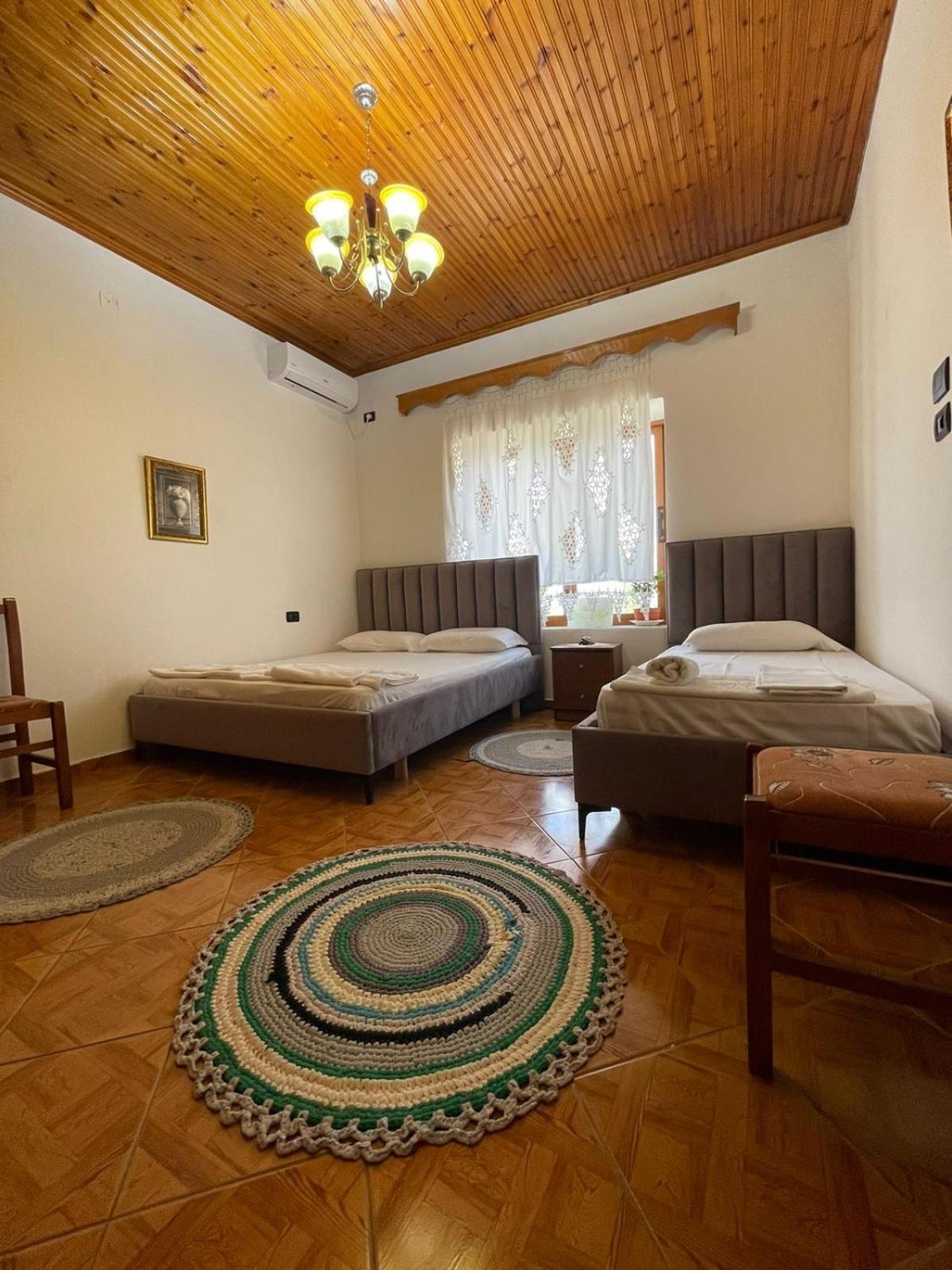 Guest House Lengo Gjirokastër Exteriör bild