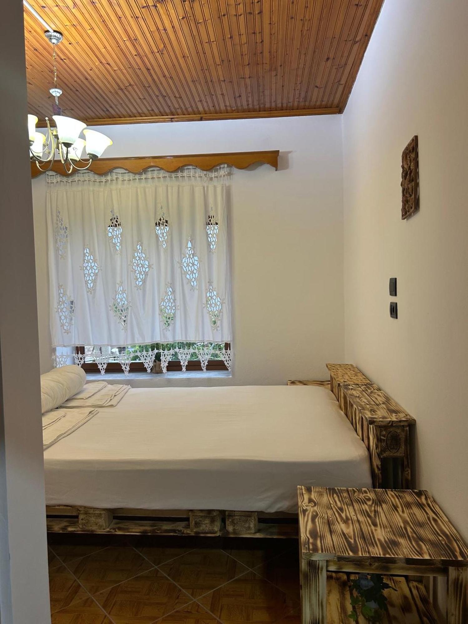 Guest House Lengo Gjirokastër Exteriör bild