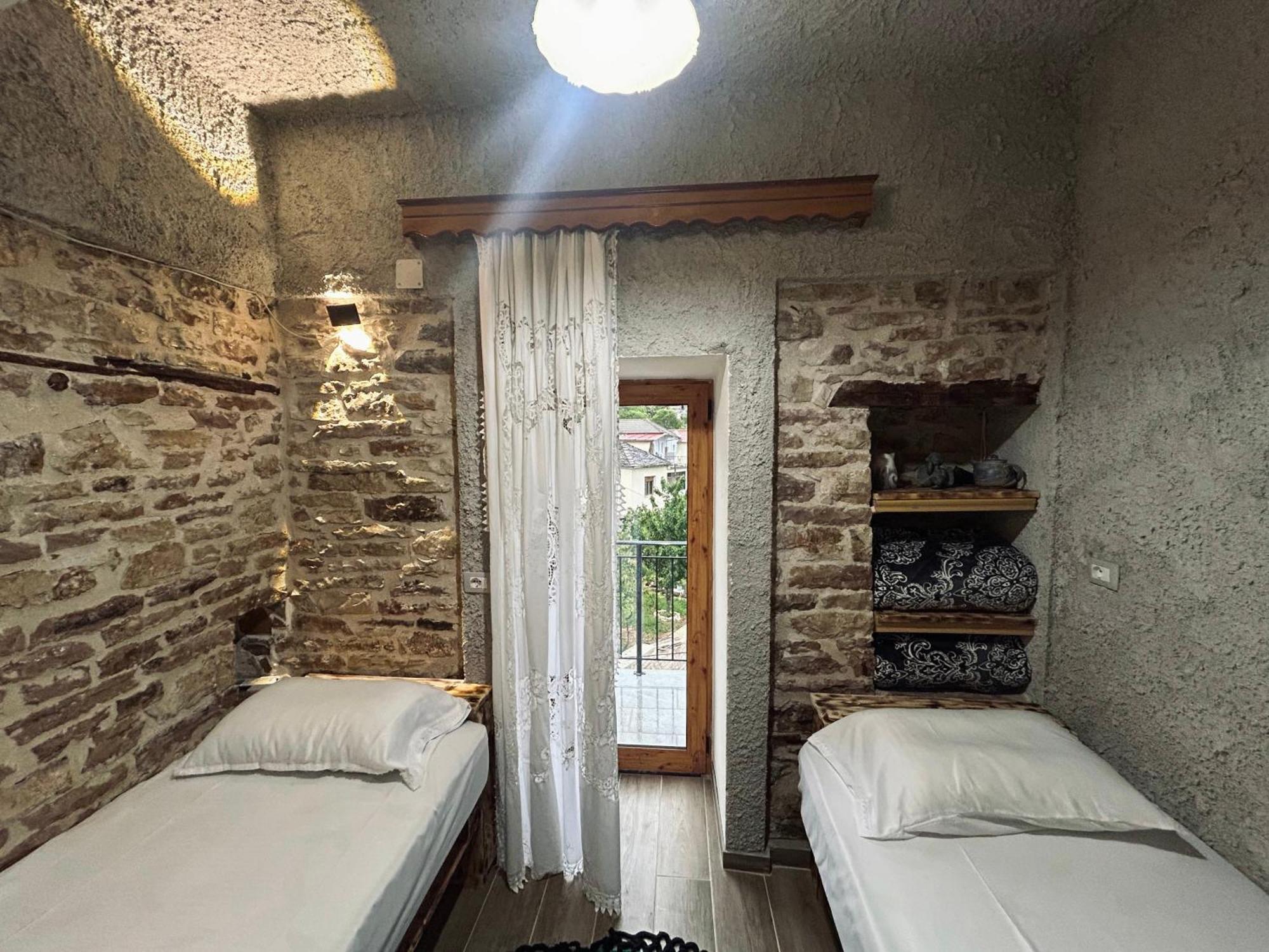 Guest House Lengo Gjirokastër Exteriör bild