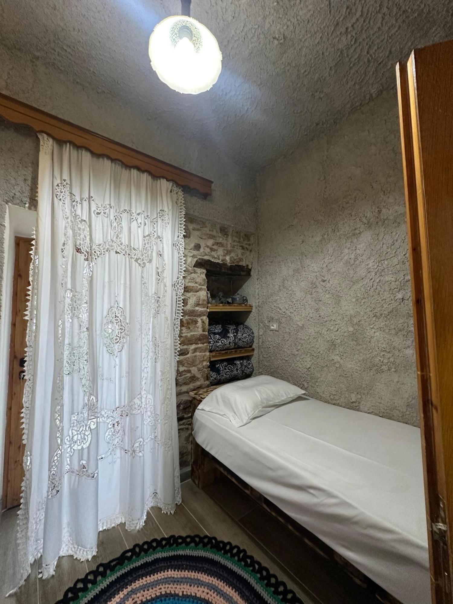 Guest House Lengo Gjirokastër Exteriör bild
